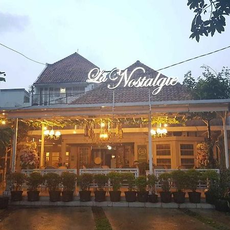 בנדונג La Nostalgie Boutique Guest House מראה חיצוני תמונה