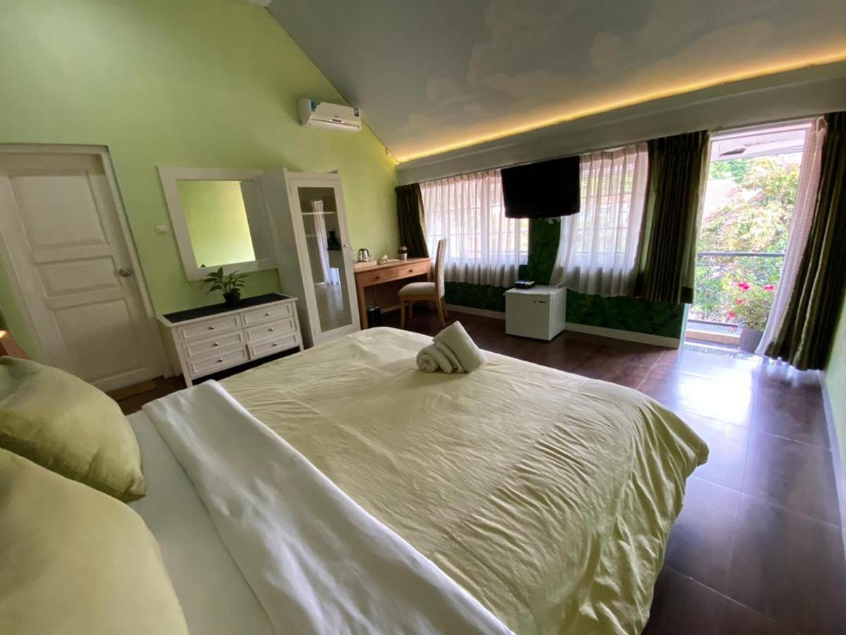 בנדונג La Nostalgie Boutique Guest House מראה חיצוני תמונה