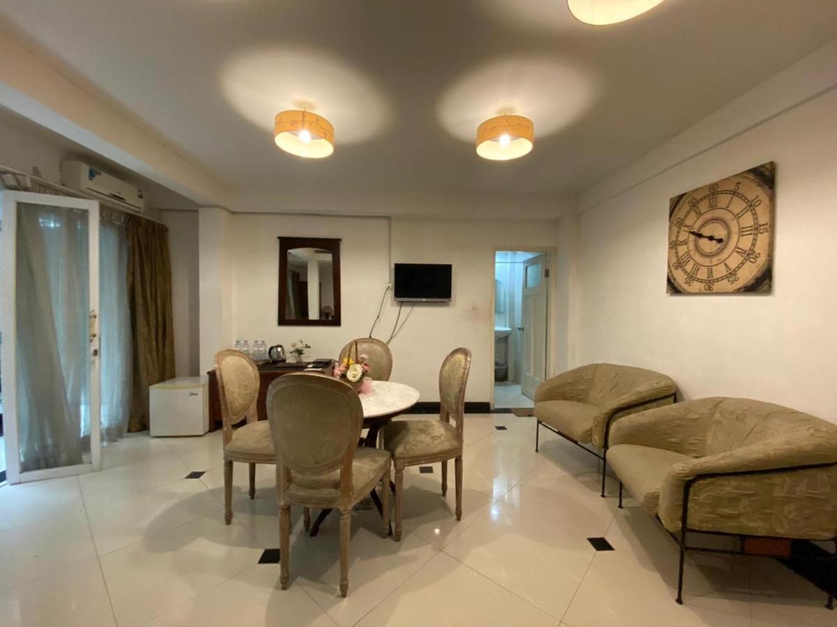בנדונג La Nostalgie Boutique Guest House מראה חיצוני תמונה