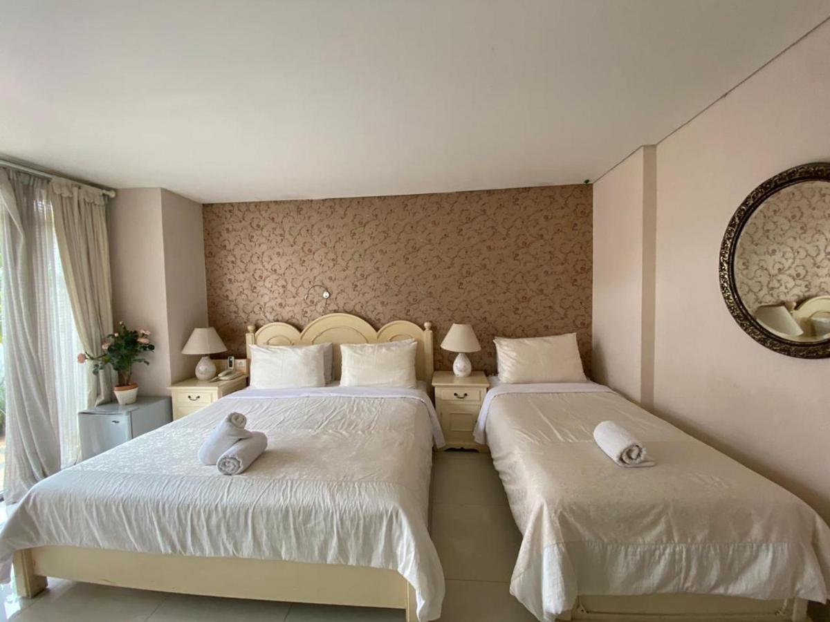 בנדונג La Nostalgie Boutique Guest House מראה חיצוני תמונה