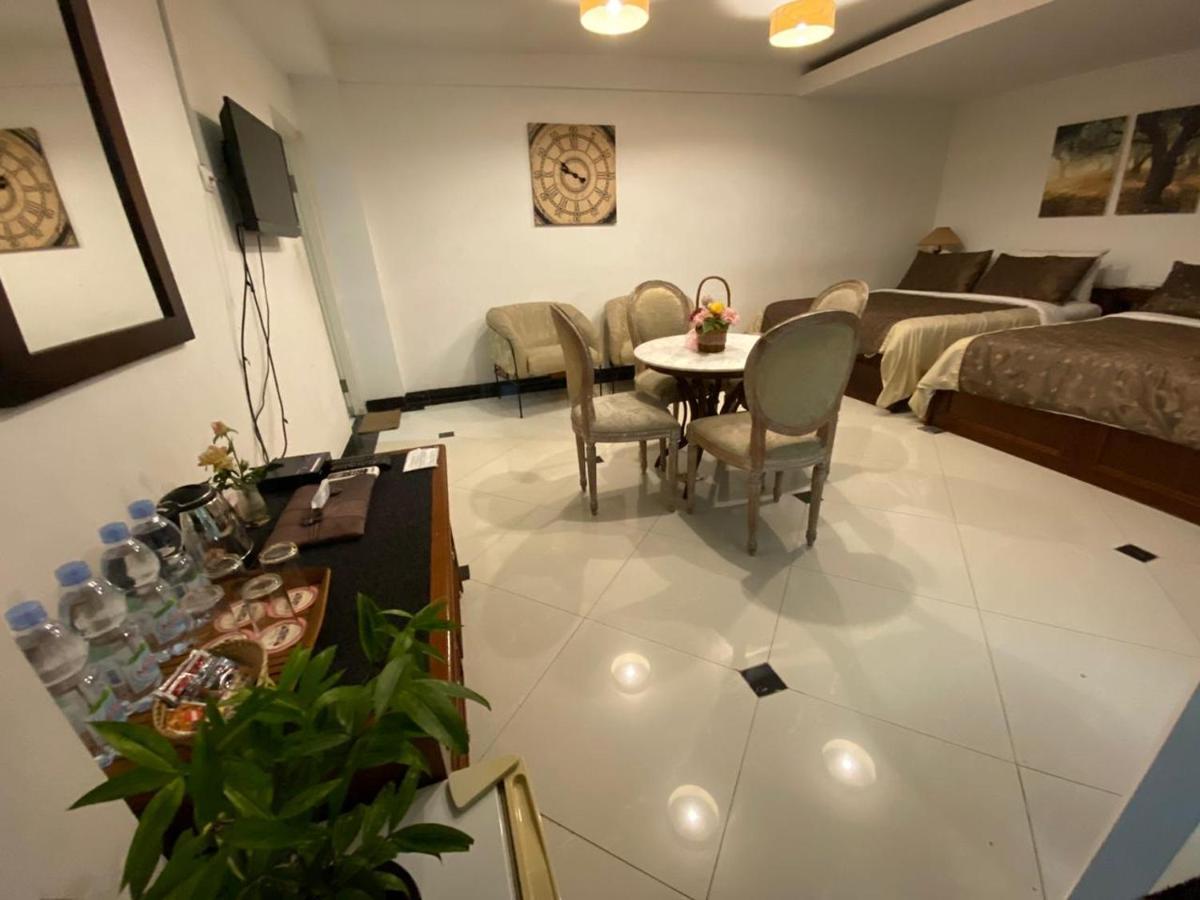 בנדונג La Nostalgie Boutique Guest House מראה חיצוני תמונה