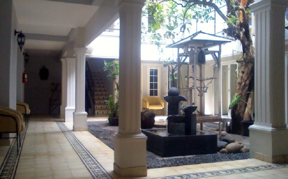 בנדונג La Nostalgie Boutique Guest House מראה חיצוני תמונה