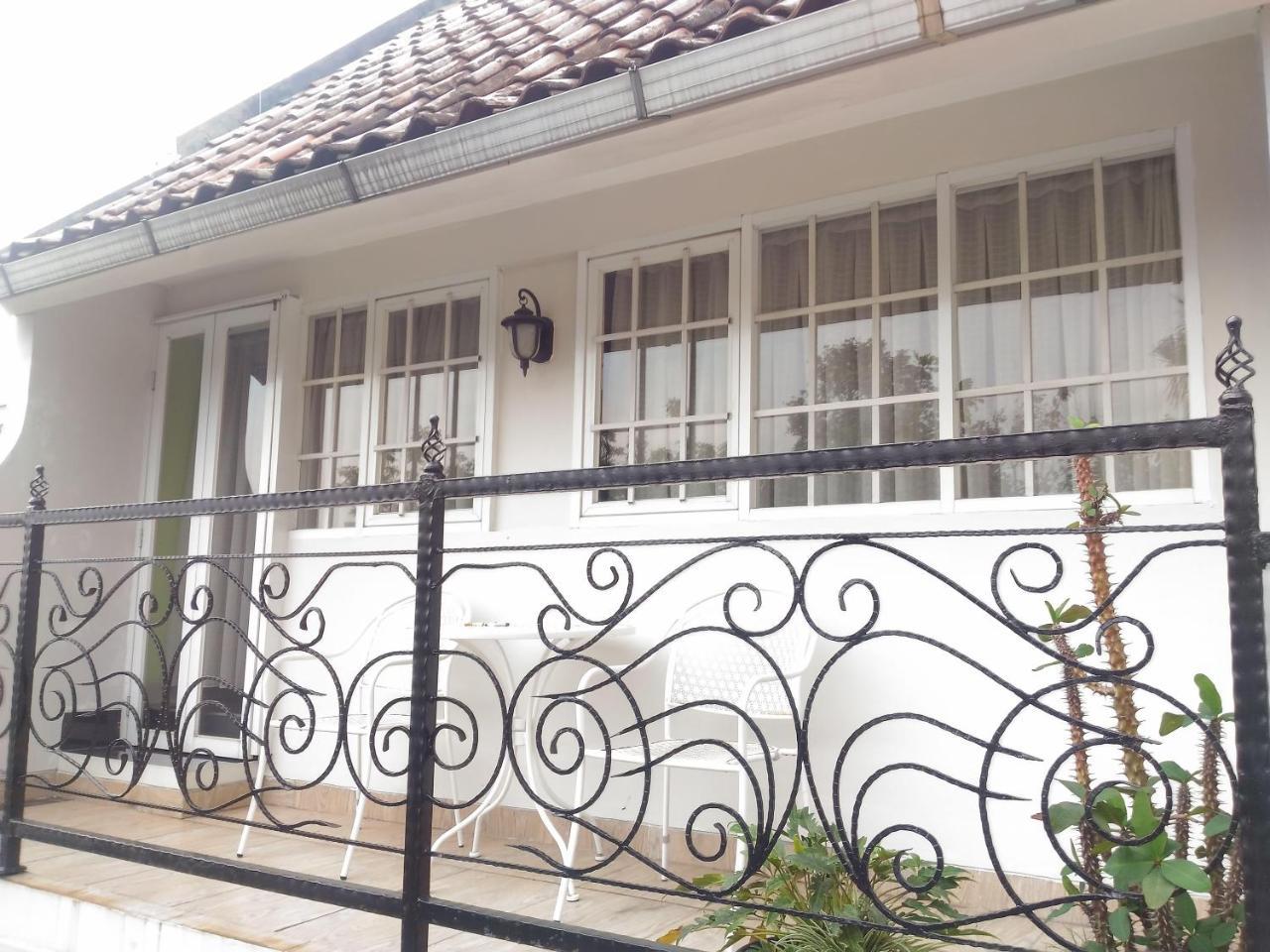 בנדונג La Nostalgie Boutique Guest House מראה חיצוני תמונה