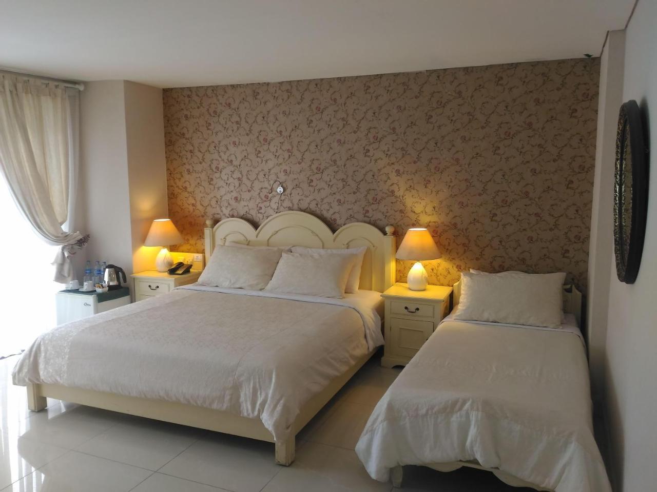 בנדונג La Nostalgie Boutique Guest House מראה חיצוני תמונה