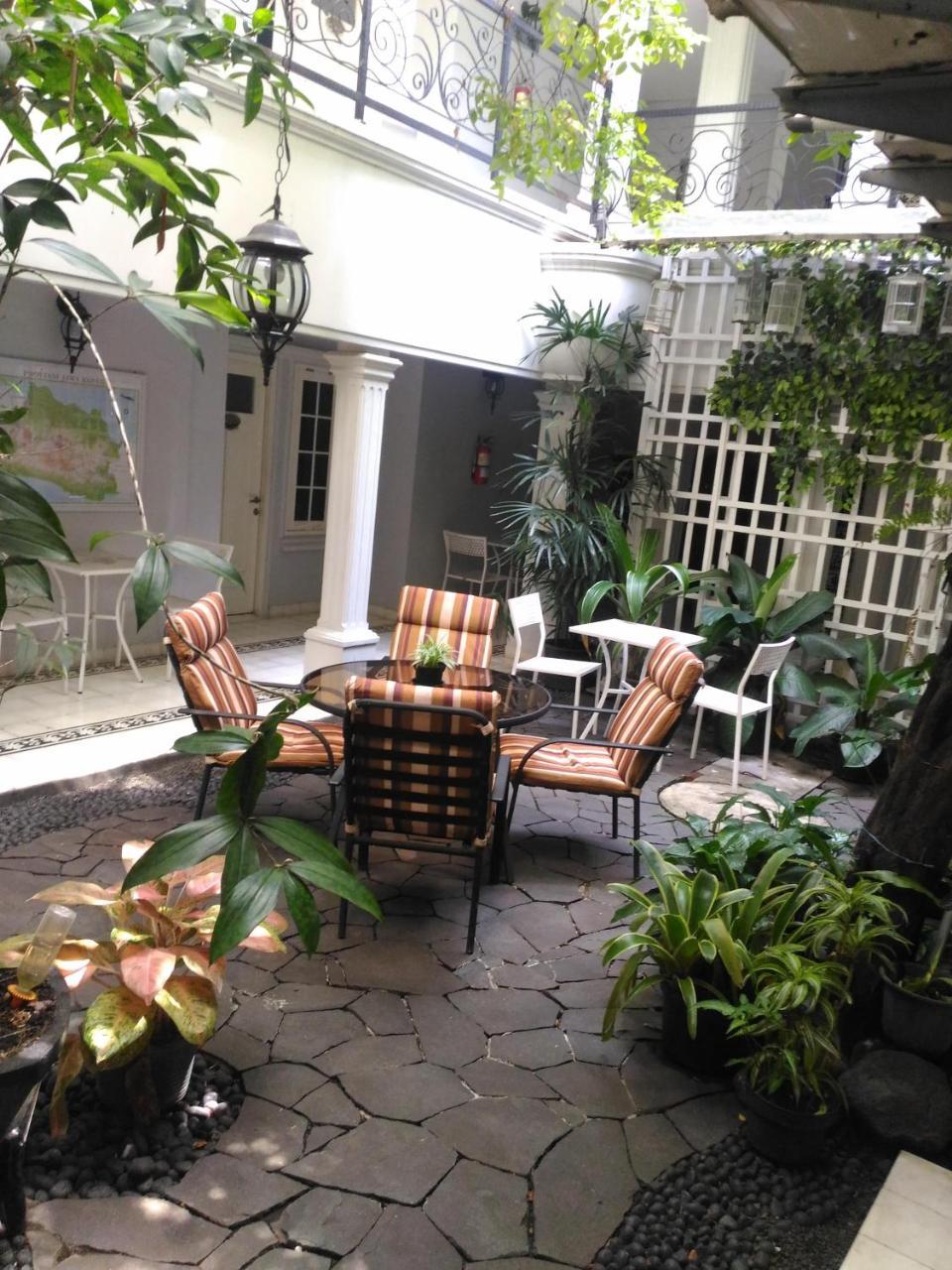 בנדונג La Nostalgie Boutique Guest House מראה חיצוני תמונה